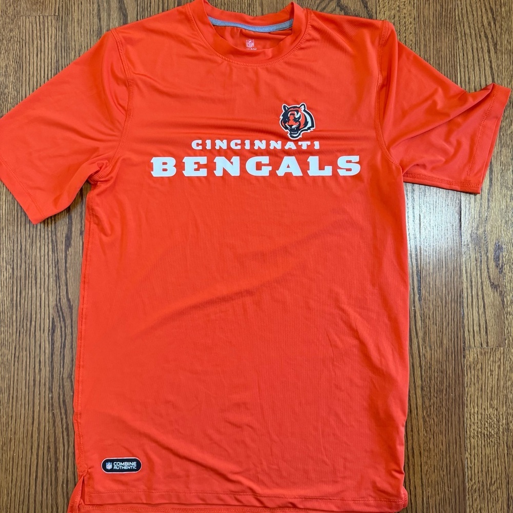 NFL Team Apparel Short Sleeve Orange Tee Cincinnati Bengals Size Small